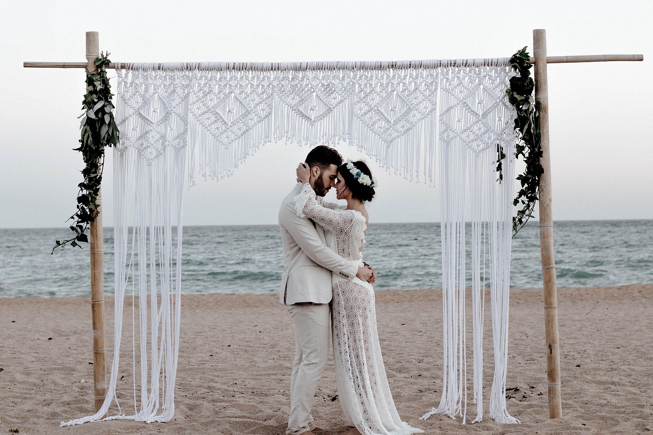 How to Rent a Wedding Arch: Tips and Tricks