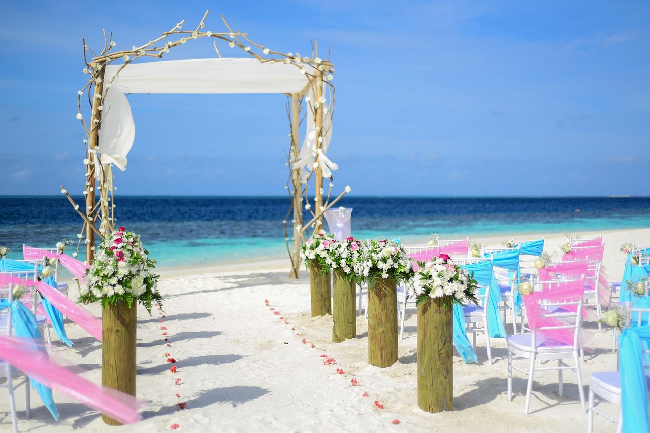 Incorporating Flowers into Your Wedding Arch
